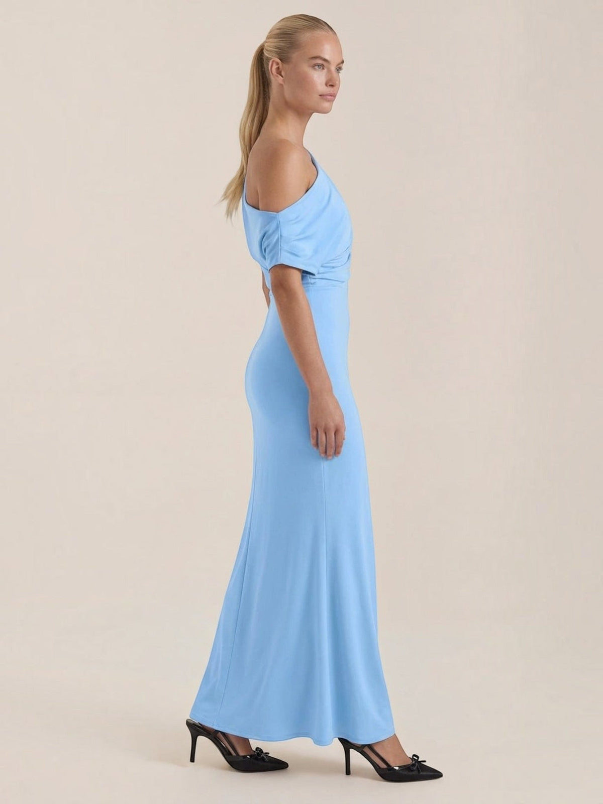 Candice Robe Longue Asymétrique Épaules Dénudées