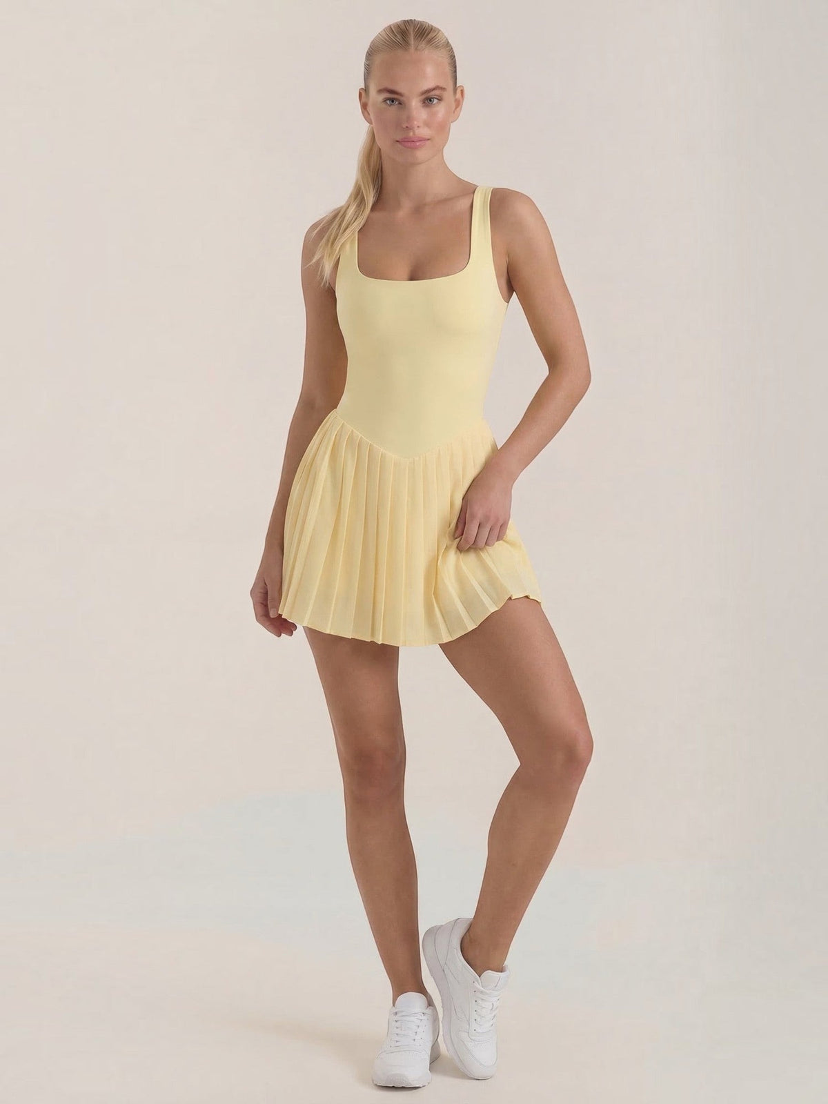 Deirdre Robe Plissée Courte