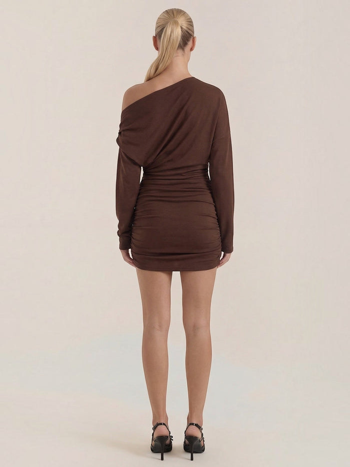 Doreen Robe Courte Asymétrique Épaules Dénudées