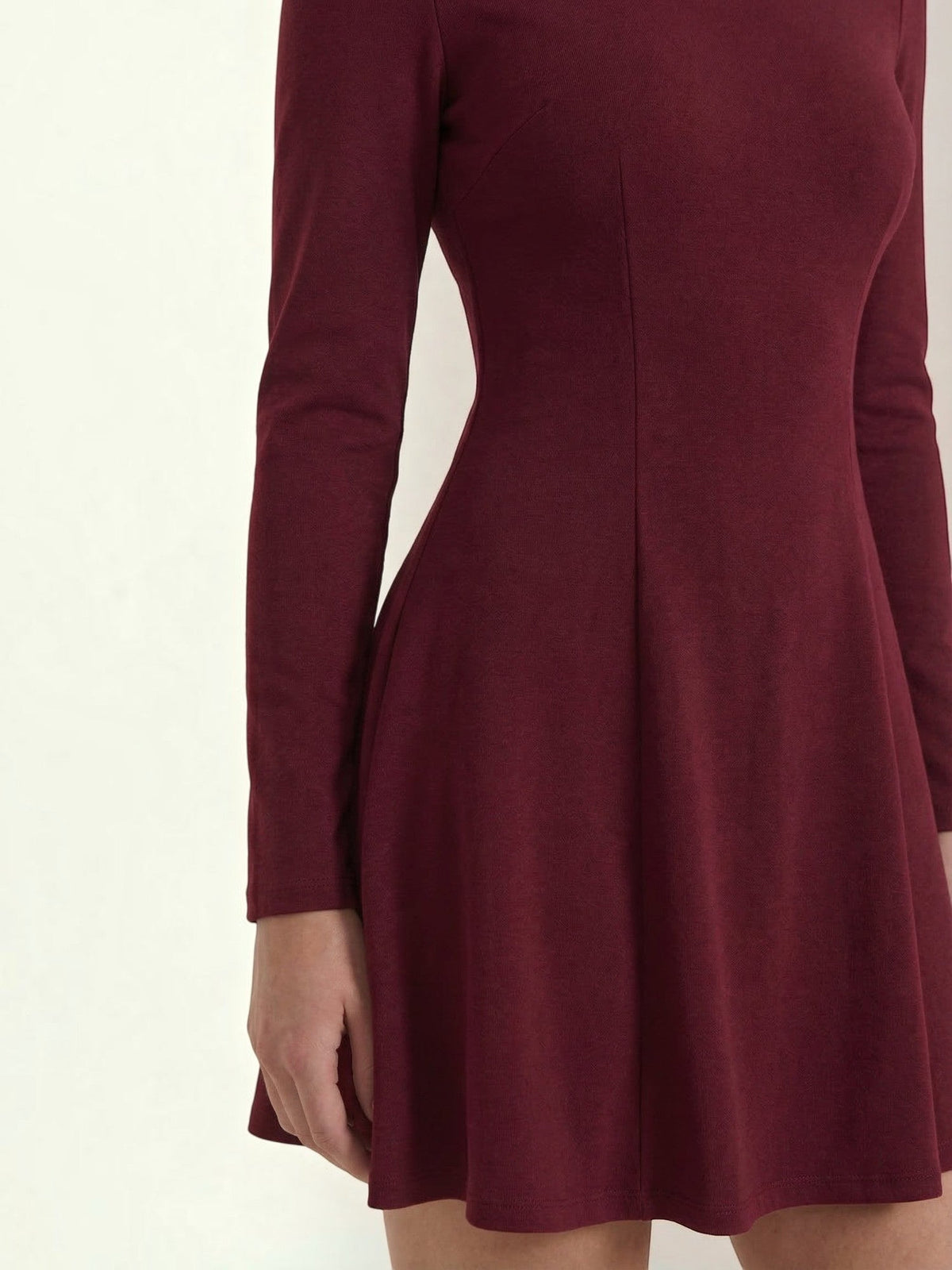 Ebony Robe Courte Cintrée À Manches Longues