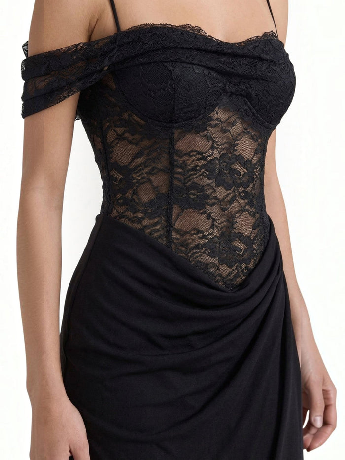 Giselle Robe Longue Corset En Dentelle Asymétrique
