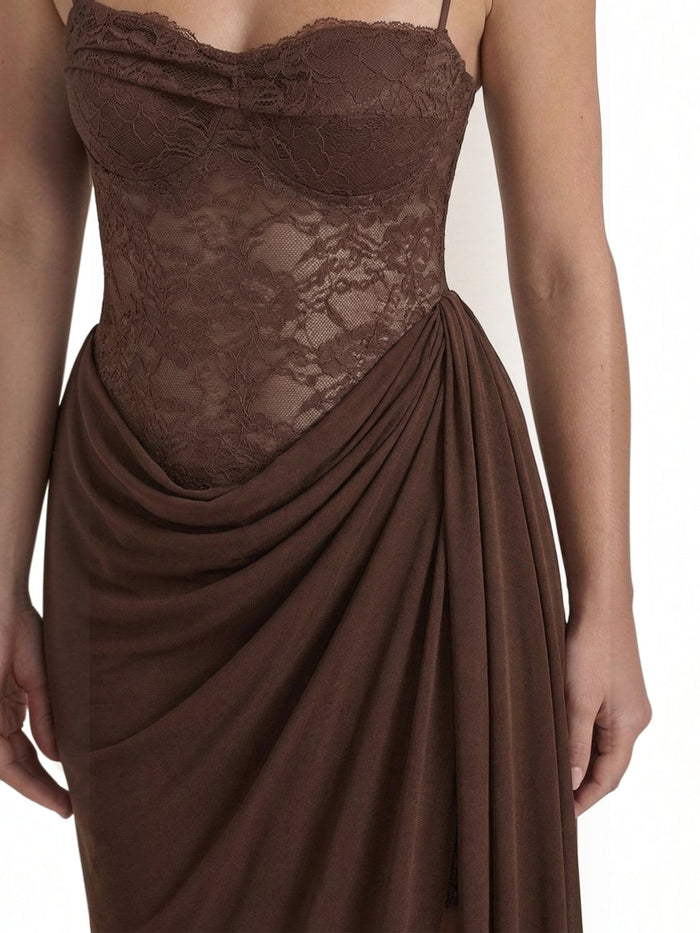 Giselle Robe Longue Corset En Dentelle Asymétrique