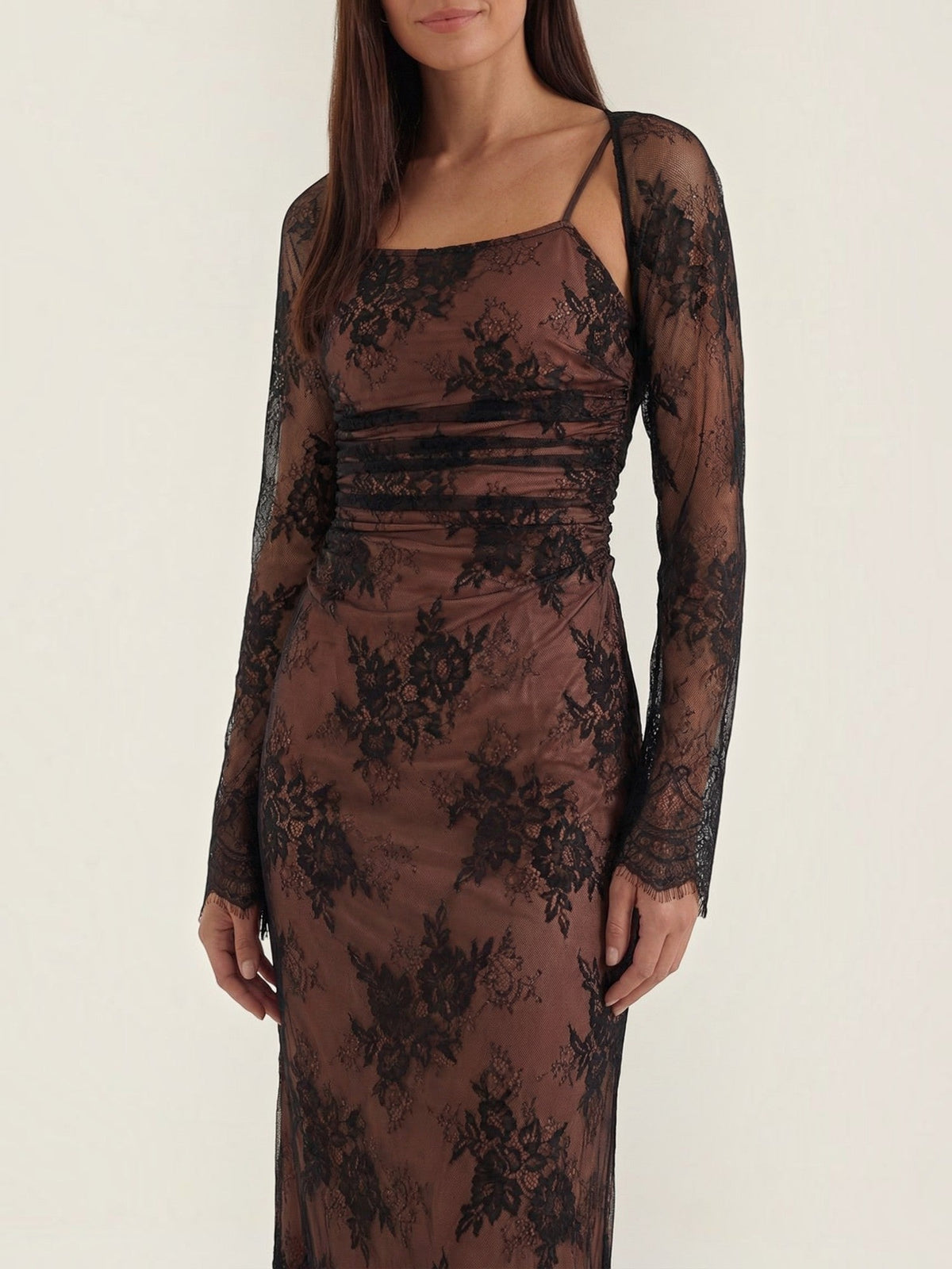 Nerissa Robe Longue En Dentelle