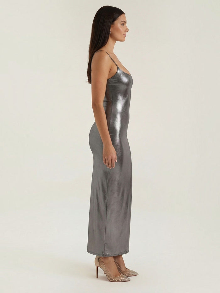 Uma Robe Longue Près Du Corps