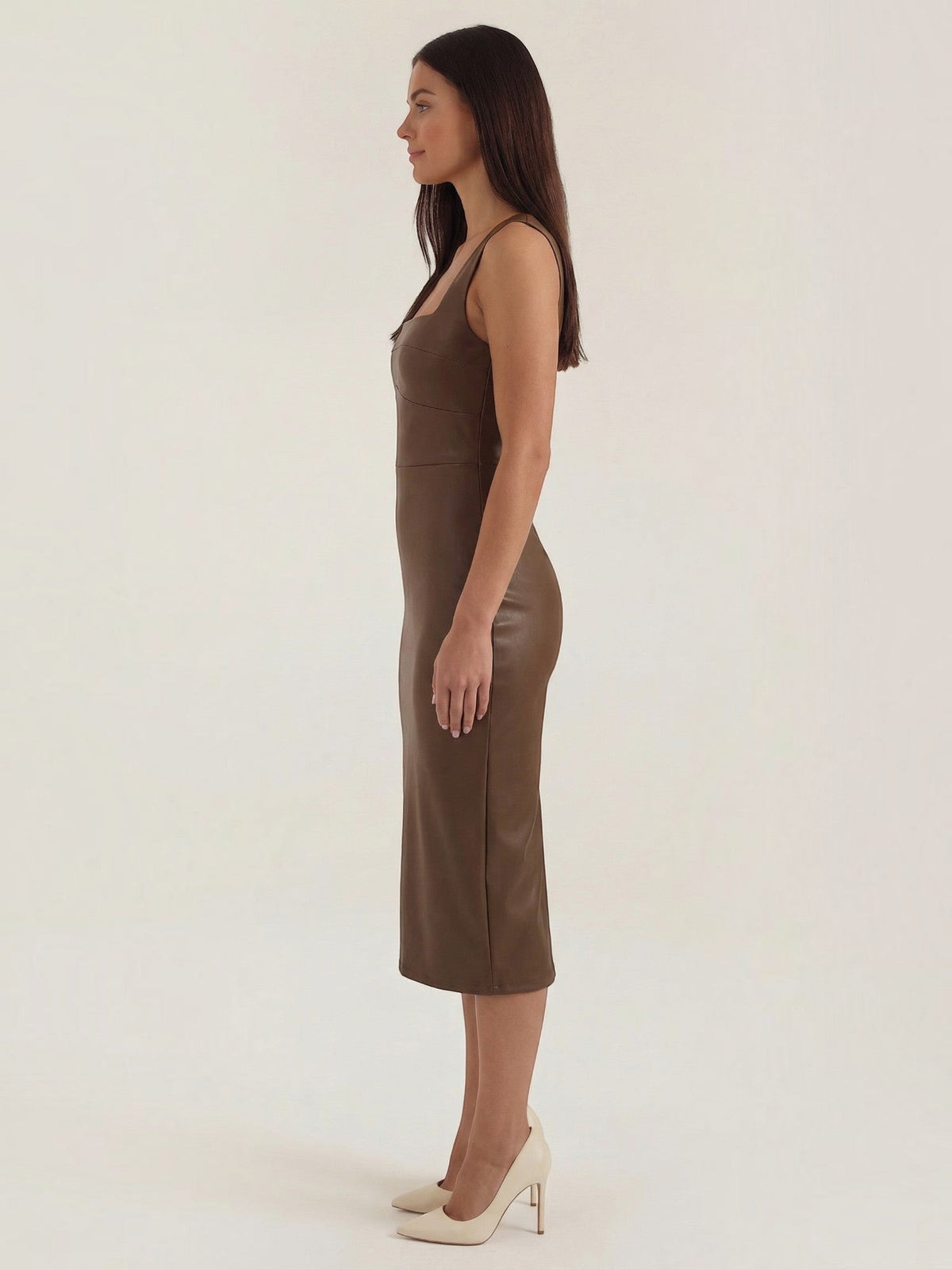 Yvonne Robe Midi Près Du Corps En Similicuir